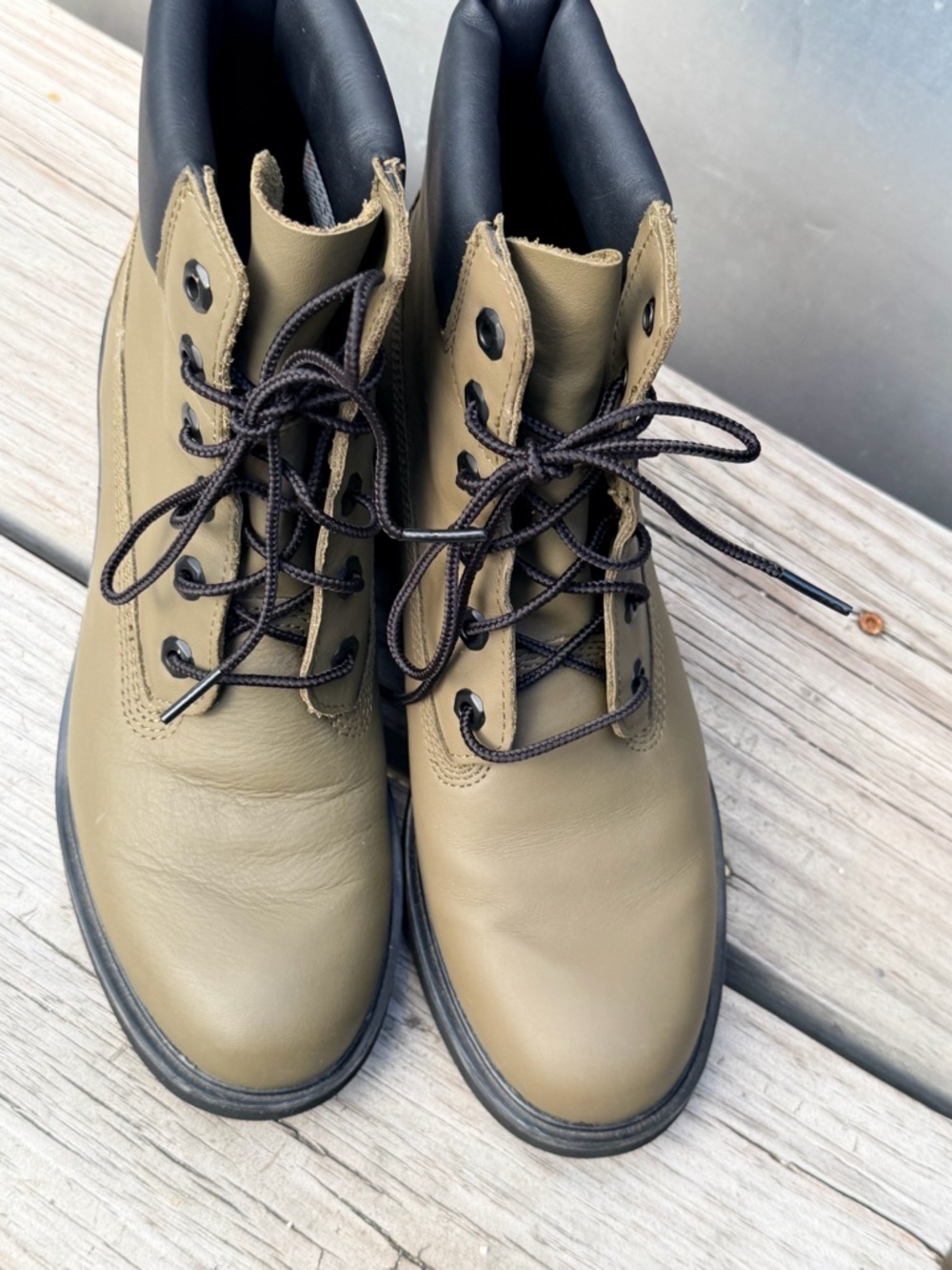Women’s Olive Green Lace-Up Boots Size 9 Chunky Platform Combat Style A437T
